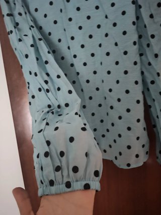 Camisa lunares Stradivarius azul