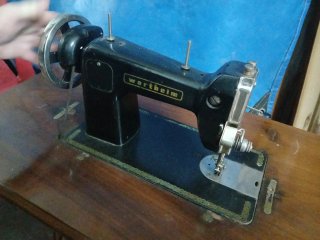 Máquina de coser antigua Wertheim