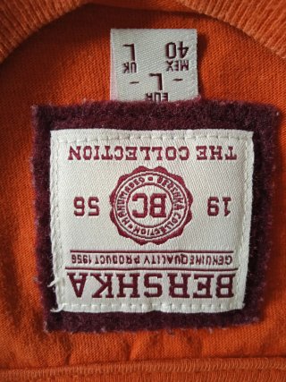 Camiseta Naranja Bershka Talla L ( 40 ).