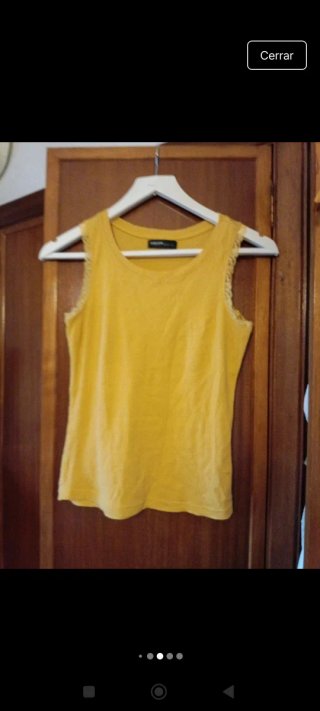 Conjunto camiseta amarilla y leggings estampado