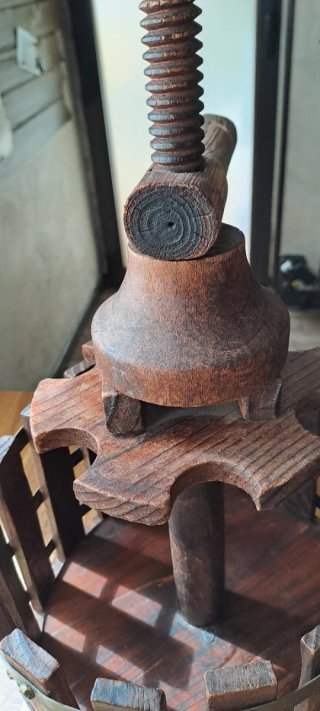 PRESA / BOTELLERO VINO ANTIGUO