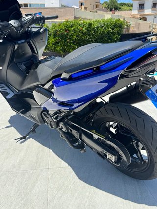 Yamaha Tmax 530 SX Azul y Negro