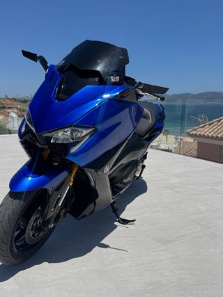 Yamaha Tmax 530 SX Azul y Negro