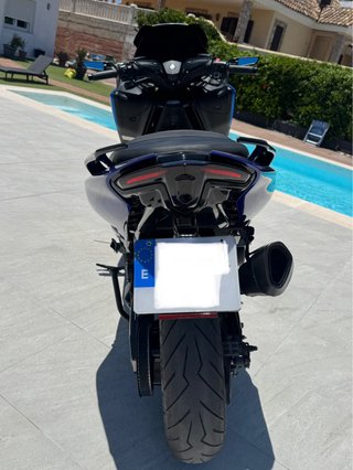 Yamaha Tmax 530 SX Azul y Negro