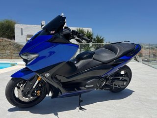 Yamaha Tmax 530 SX Azul y Negro