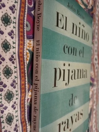 "EL NIÑO CON EL PIJAMA DE RAYAS"=350€+un regalito