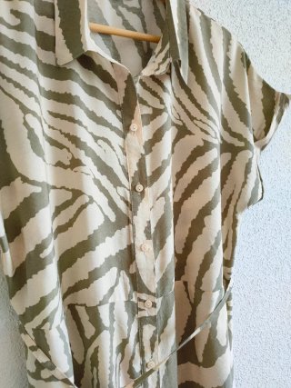 Vestido camisero estampado cebra