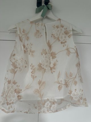 Top Zara floral beige y blanco