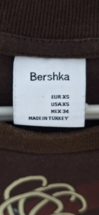 Camiseta Bershka Anime Ramen Marrón