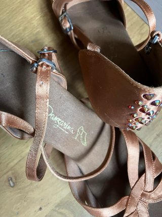 Tacones de baile de salón dorados