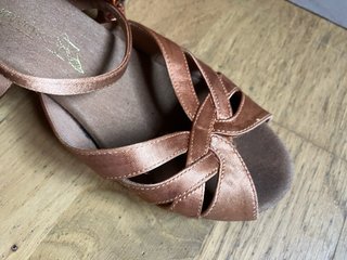 Tacones de baile de salón dorados