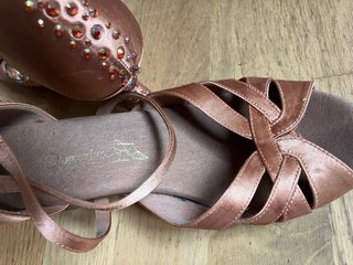 Tacones de baile de salón dorados