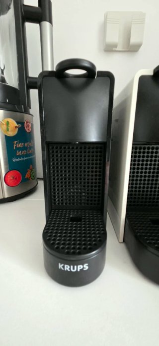 Cafetera Nespresso Krups Negra
