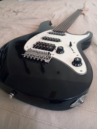 Guitarra Eléctrica Cort Negra