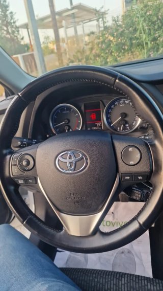 Toyota Auris 2015