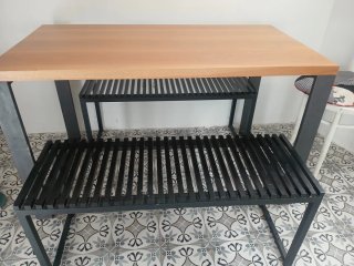 Banco metálico negro