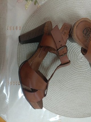 Sandalias de piel marrones,echas en España.