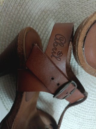 Sandalias de piel marrones,echas en España.