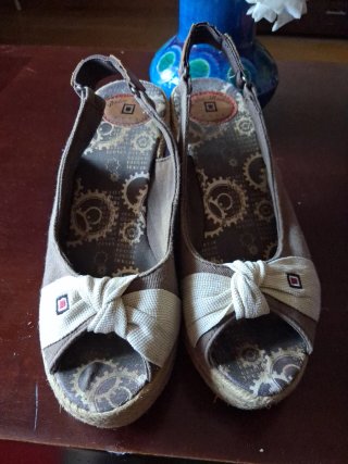 Sandalias cuña esparto beige y marrón