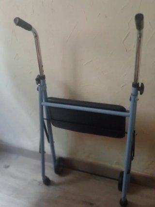 Andador con asiento NUEVO