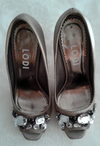 Zapatos LODI pedrería. Talla 36