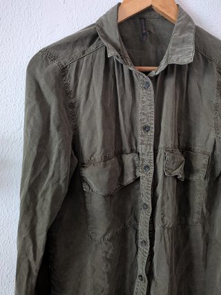 Blusa verde militar Stradivarius