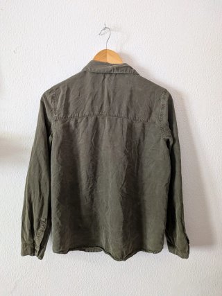 Blusa verde militar Stradivarius