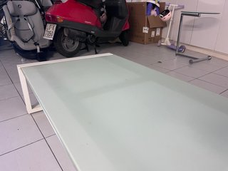 Mesa baja exterior cristal y metal blanco