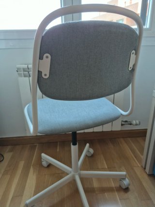 Silla de escritorio Ikea gris y blanca