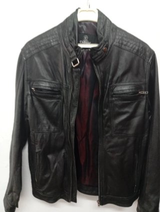 Chaqueta de cuero negra