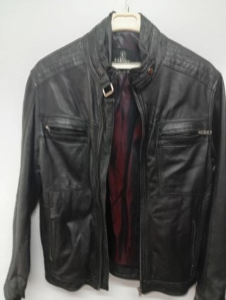 Chaqueta de cuero negra