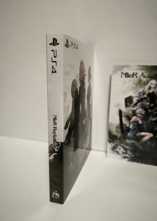Funda PS4 Nier Replicant Plastificada