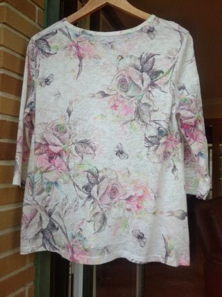 Camiseta floral de manga 3/4
