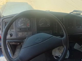 Nissan Atleon 2001