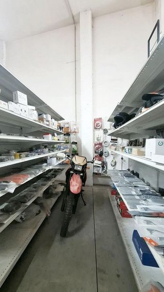 Local comercial en venta en Flores de Sil - La Placa en Ponferrada