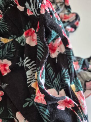 Mono corto estampado floral con flamencos