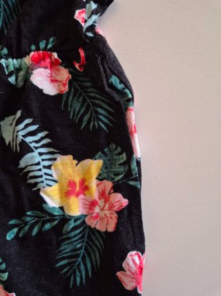 Mono corto estampado floral con flamencos