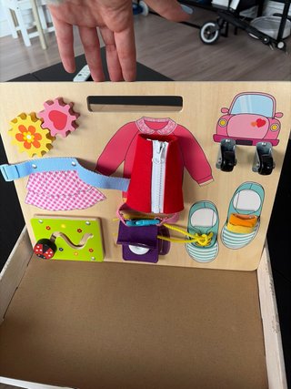 Tabla de actividades infantil de madera