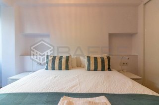 Piso en venta en Valdeacederas en Madrid