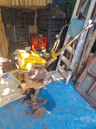 Motocultor motoazasa Volpini antiguo