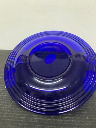 Centrotavola blu con delfini in vetro