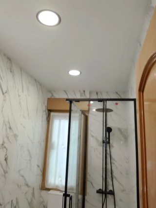 Mueble de baño moderno con espejo LED