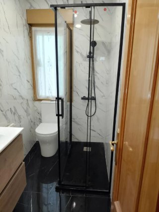 Mueble de baño moderno con espejo LED