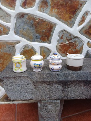Juego 4 tarros porcelana + estantería