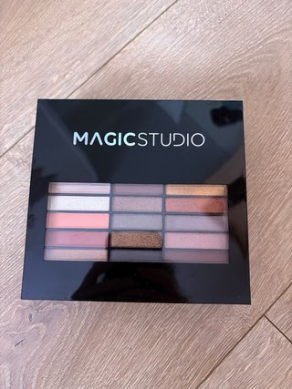 Paleta sombras y gloss labios multicolor