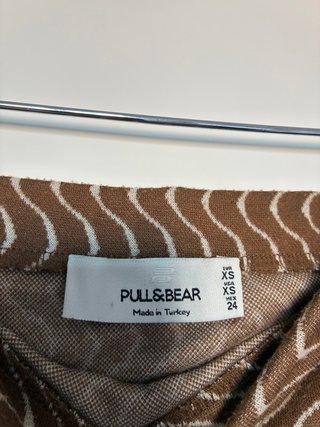 Falda marrón con estampado ondulado