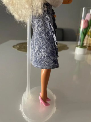 Barbie vintage bionda con gonna in denim