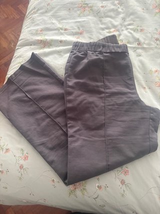 Pantalón gris con cintura elastic