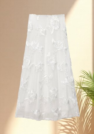 Falda maxi blanca con apliques florales