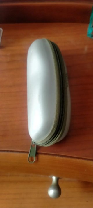 Funda de gafas Afflelou plateada